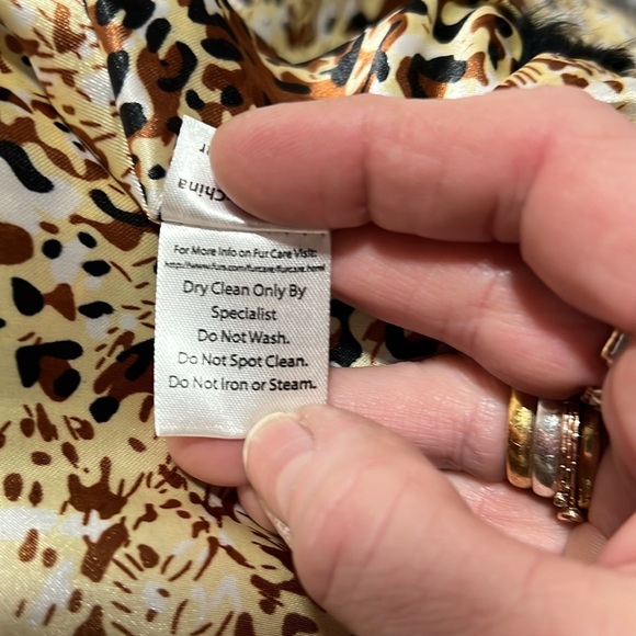 Subtle Luxury Rabbit Fur Vest Size XS/S - Picture 11 of 11